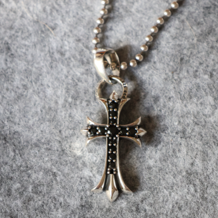 Black diamond water drop cross necklace（黑钻水滴十字架项链）