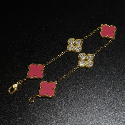 Pink porcelain 5 motifs bracelet-with zircon（粉瓷釉间钻四叶草五花手链）